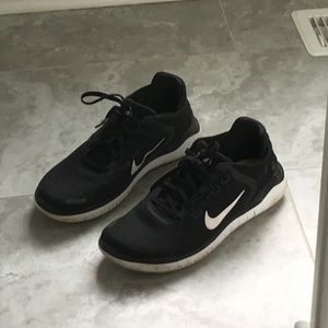 BRAND NEW -(used) NIKES ! black - great condition